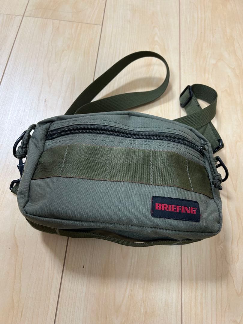 BRIEFING ショルダーバッグ オリーブ