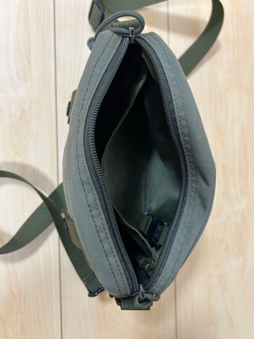 BRIEFING ショルダーバッグ オリーブ