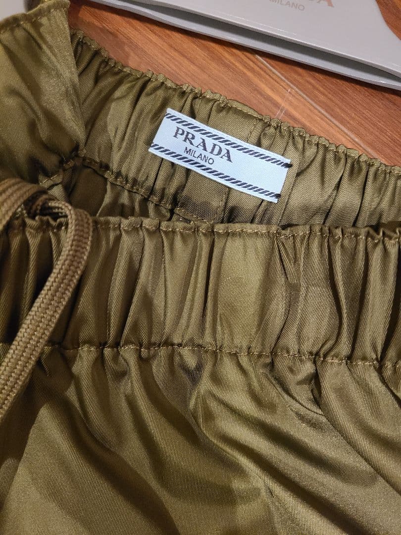 PRADA Re-Nylon ロゴ入り ショートパンツ ダークグリーン