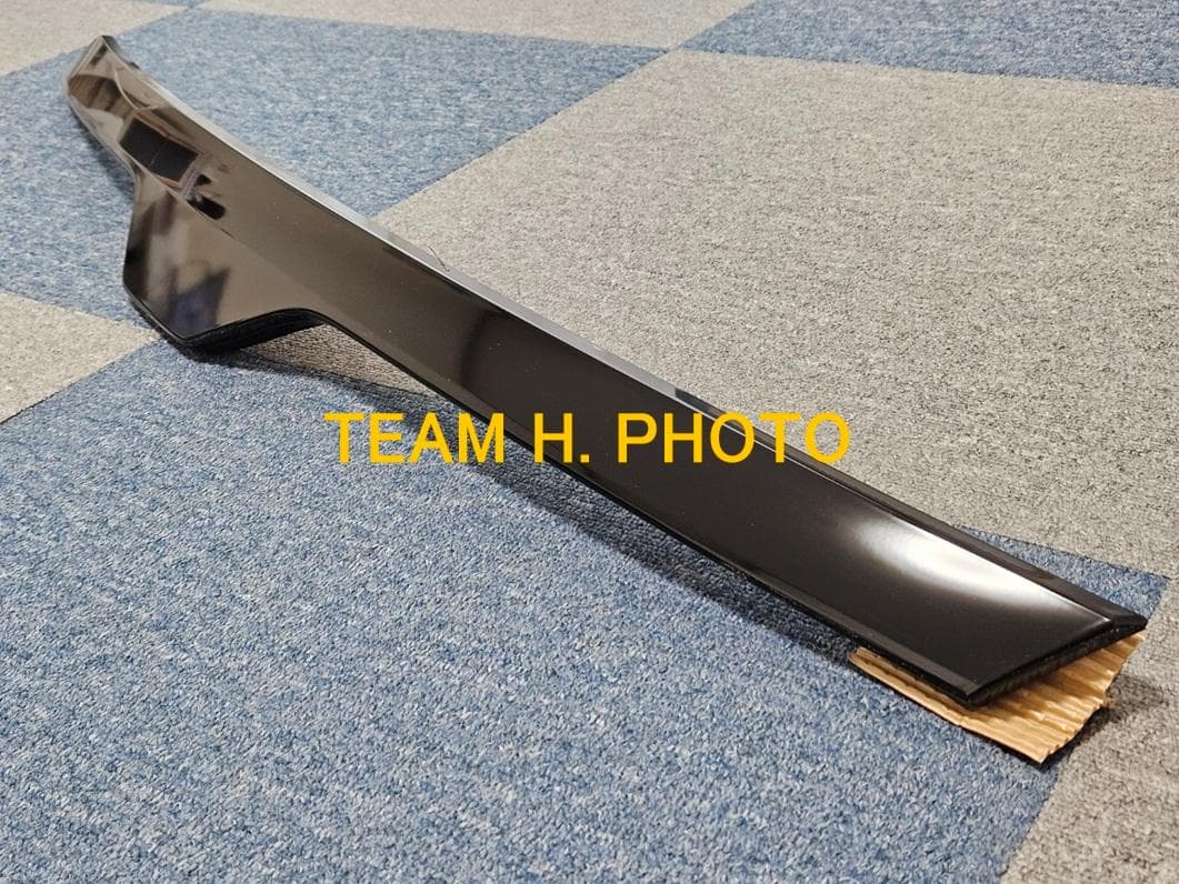 80系ヴォクシー前期に☆ G's採用 純正 ボンネットフードモール　202 黒