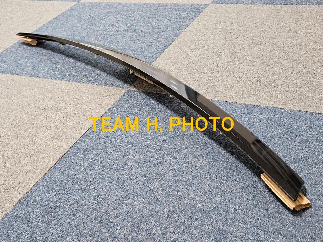 80系ヴォクシー前期に☆ G's採用 純正 ボンネットフードモール　202 黒