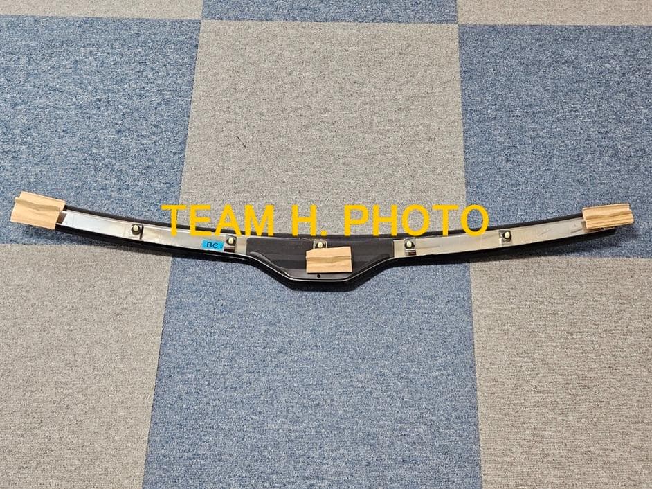 80系ヴォクシー前期に☆ G's採用 純正 ボンネットフードモール　202 黒