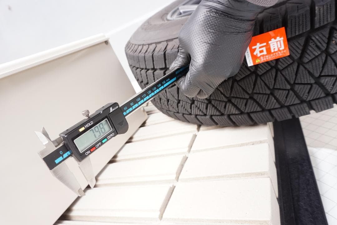 ブリヂストン DM-V2 195/80R15 シエラ スタッドレス ホイール付