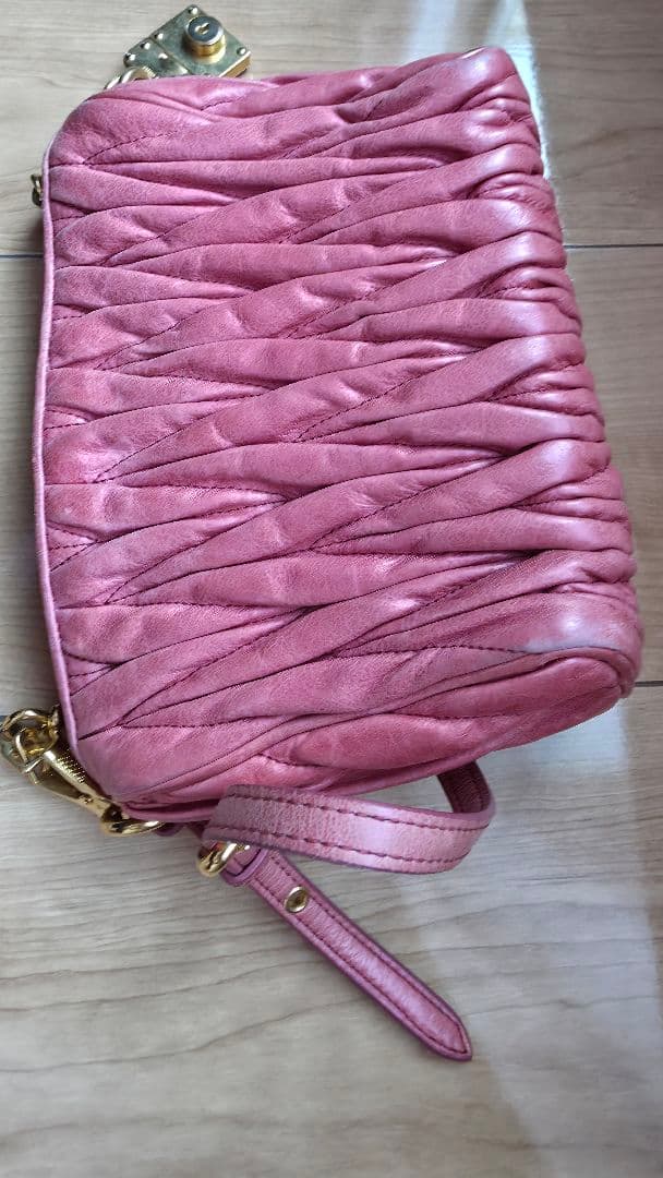 ミュウミュウ マテラッセ　マトラッセ　ミニバッグ　MIUMIU　ピンク