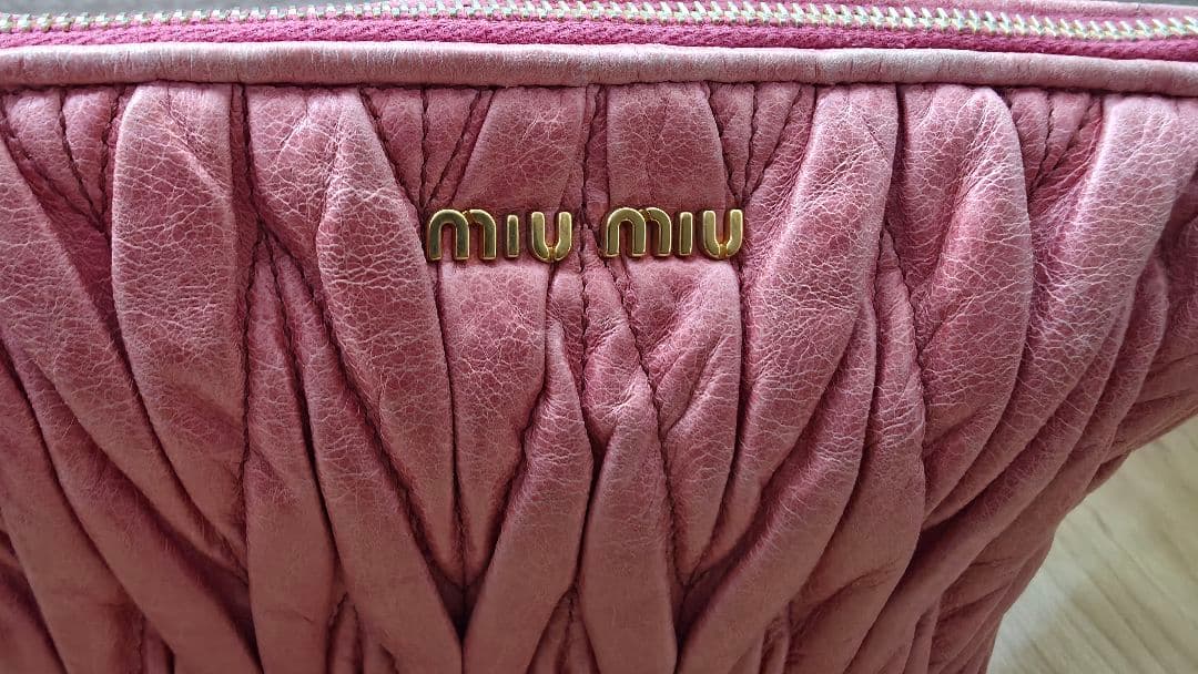 ミュウミュウ マテラッセ　マトラッセ　ミニバッグ　MIUMIU　ピンク