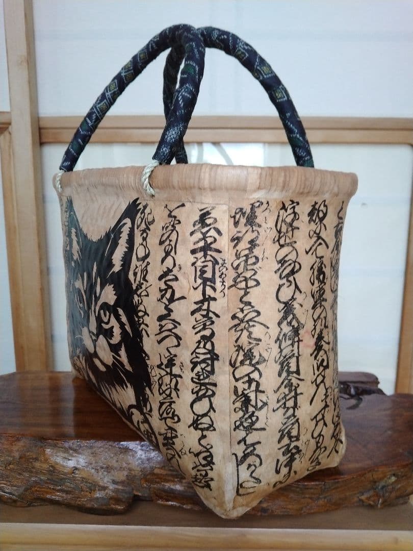 切り絵の一閑張り「強面の猫」