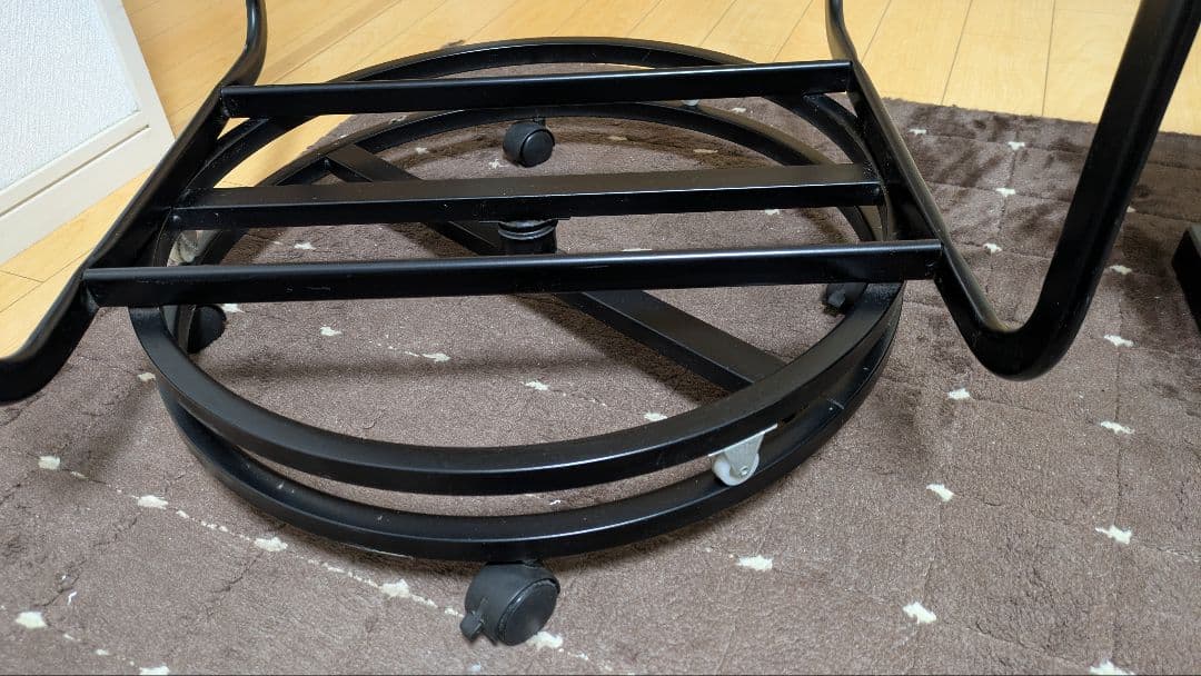 【美品】移動可能な黒の回転ハンガーラック