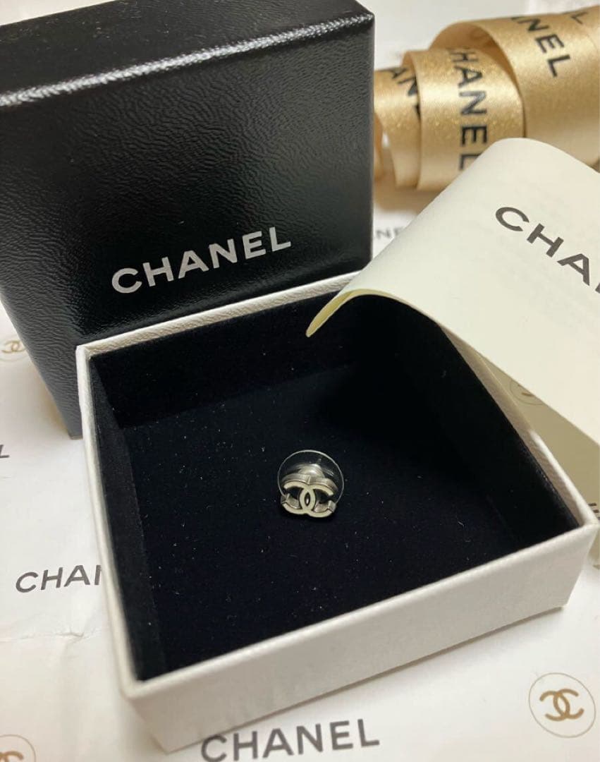 極美品CHANEL ココマーク 片耳ピアス ホワイト系 正規品 シャネル ピアス