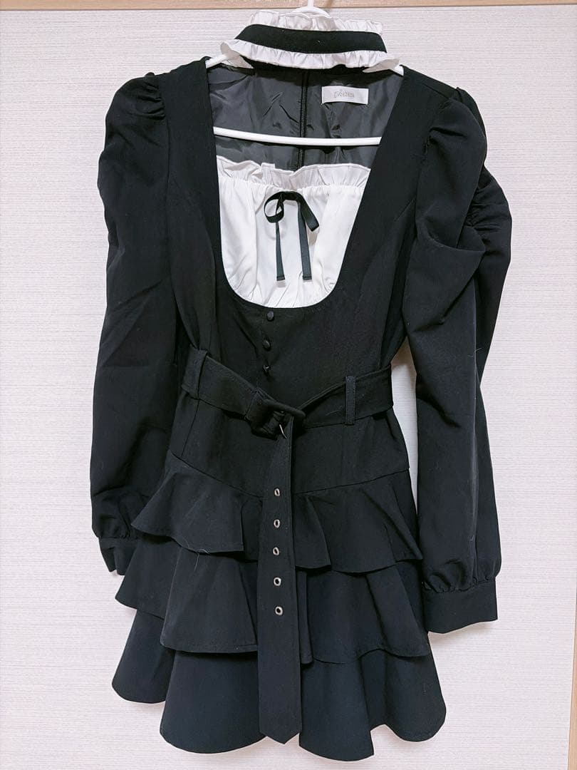 pium チョーカーフリルティアードワンピース