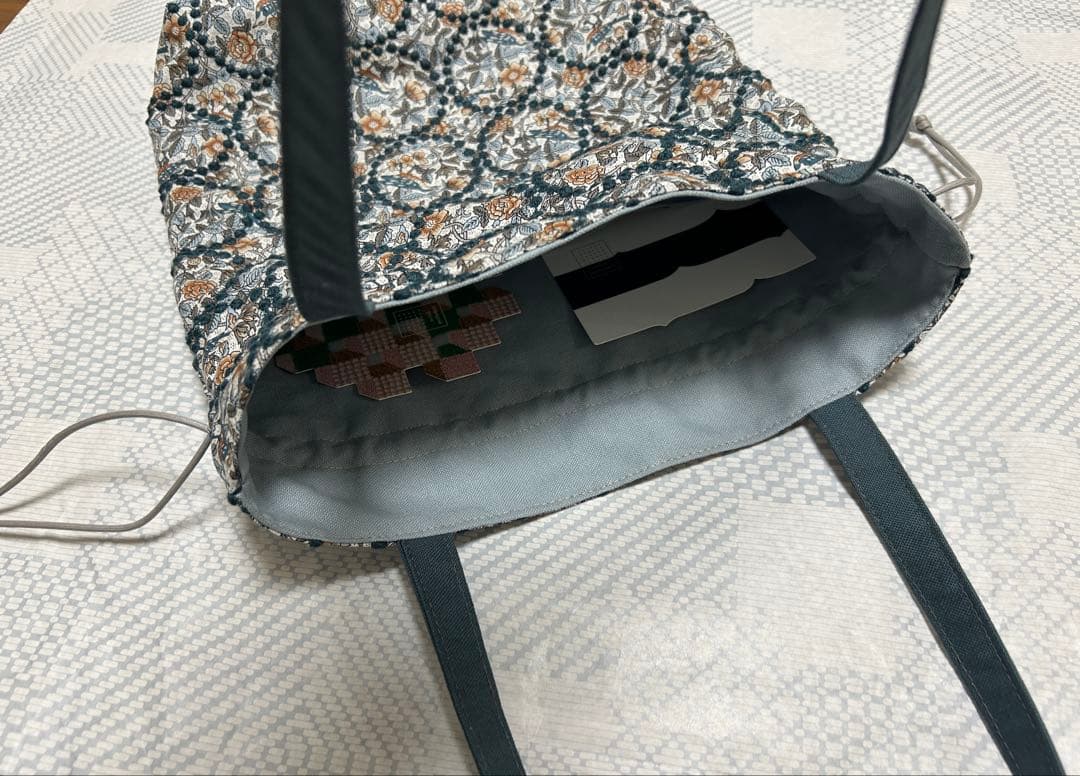 やっちゃん 様 strawberryThief