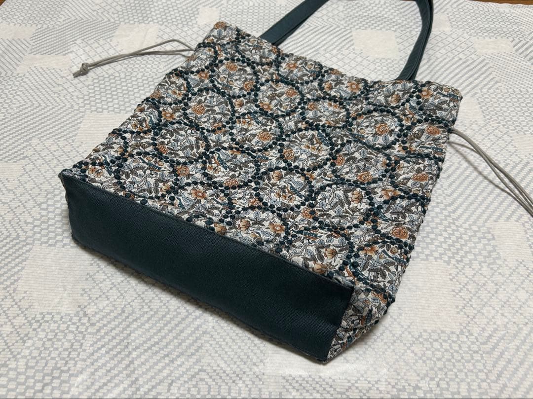 やっちゃん 様 strawberryThief