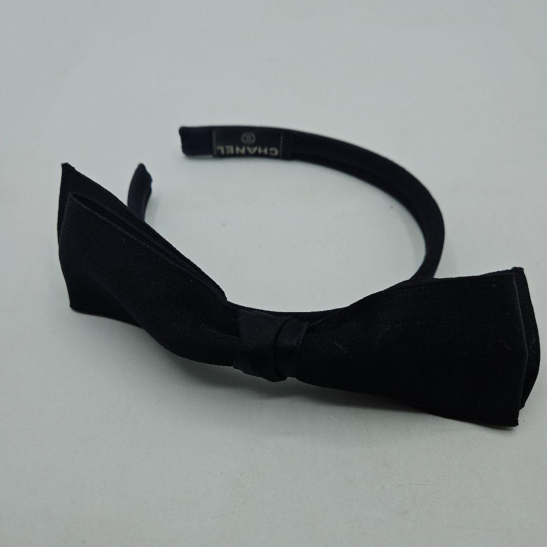 シャネル　CHANEL ブラックカチューシャ　リボン　サテン　リボンヘアバンド