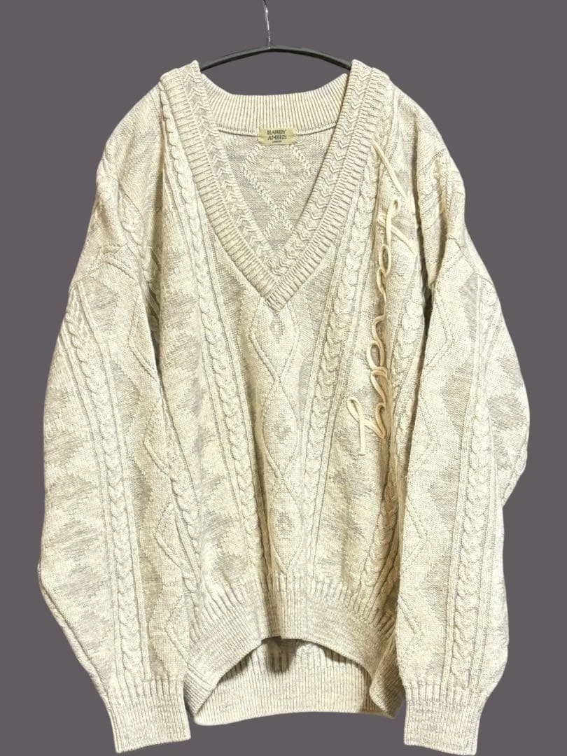 英国王室御用達 HARDY AMIES 立体ロゴ刺繍 ケーブルニット 日本製