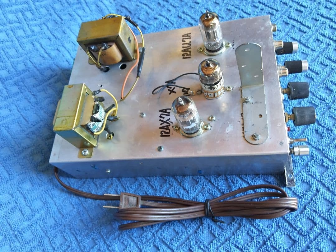 自作 マイク付き NF ステレオプリアンプ動作品の出品です。