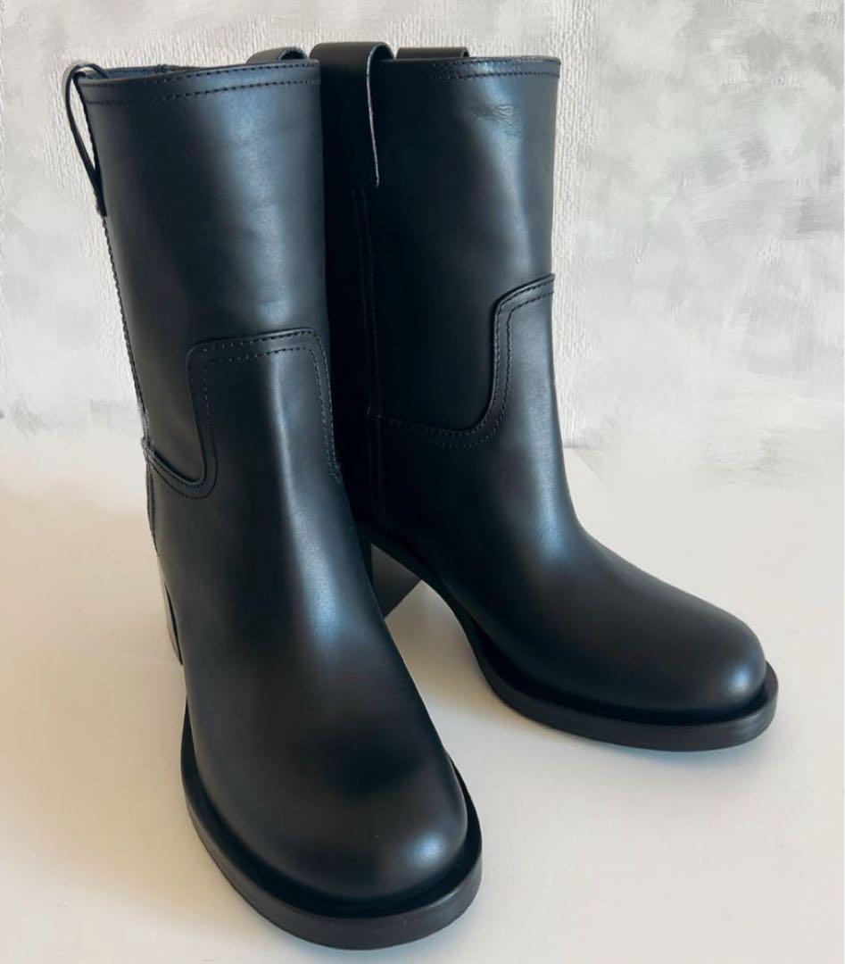 miu miu ブラックレザー ショートブーツ