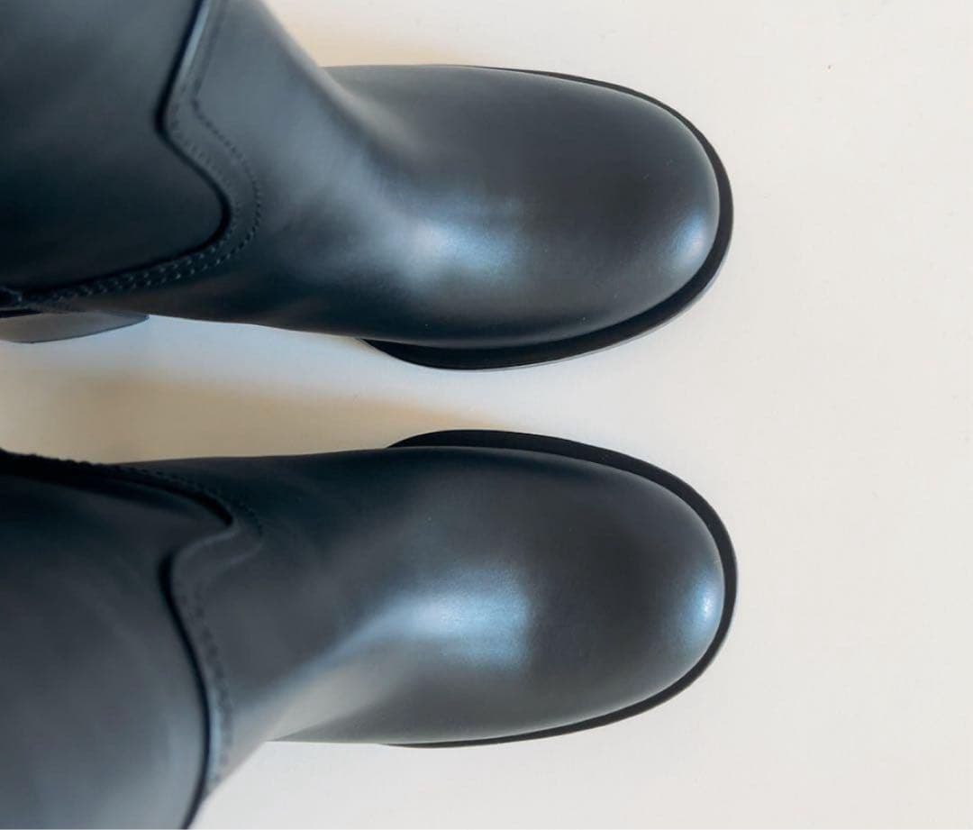 miu miu ブラックレザー ショートブーツ