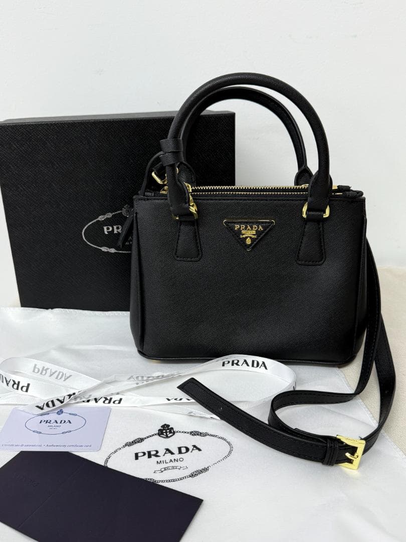 セール！ブラックレザー ショルダーバッグ