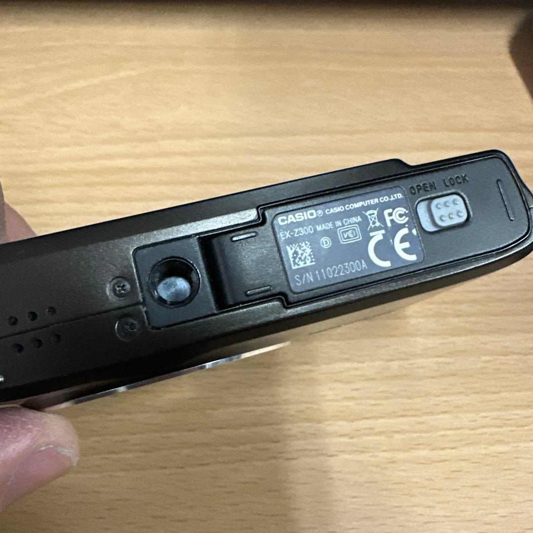 Canon デジカメ　ケースと充電器付き