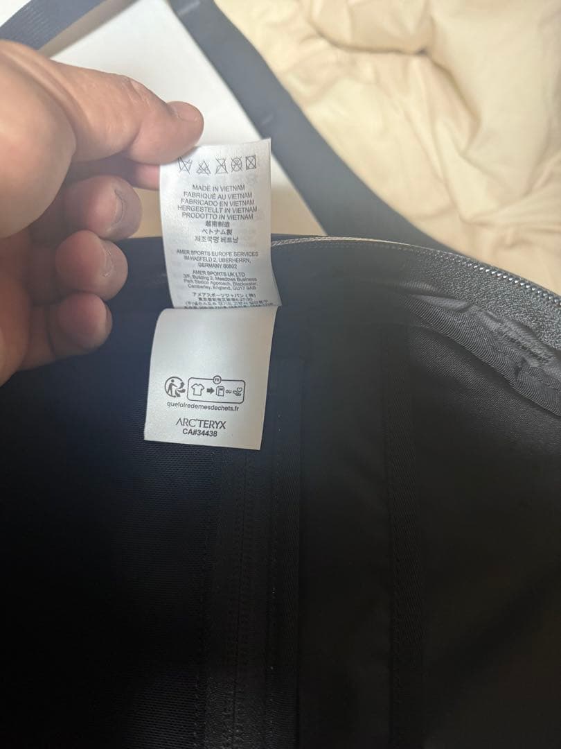 極美品　現行　arc'teryx arro22