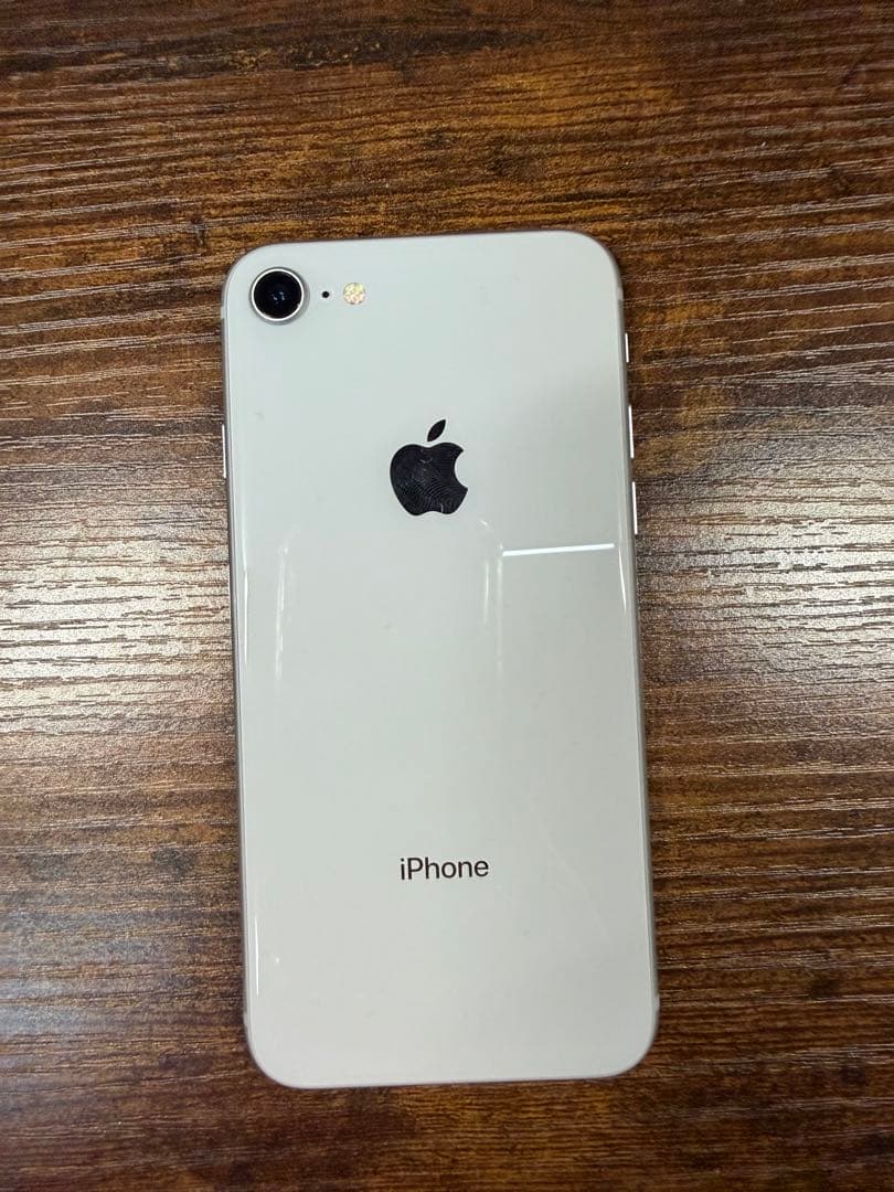 iPhone 8 ホワイト 64GB 画面割れ(ジャンク)