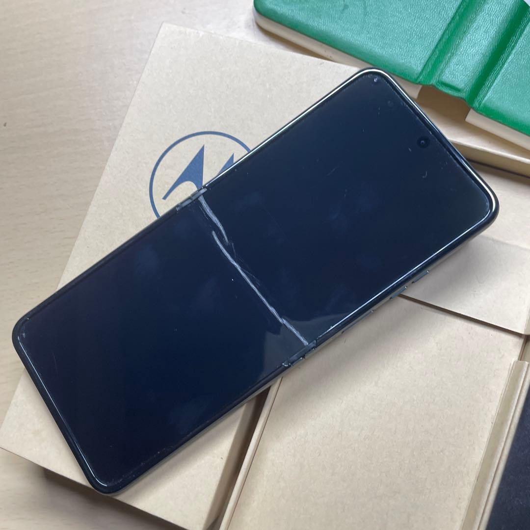 Motorola razr 40 256GB SIMフリー　割れなし