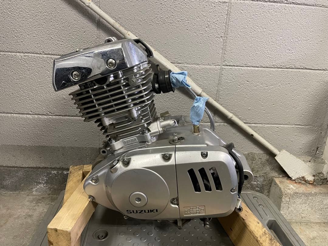 SUZUKI gn125 2F エンジン　純正