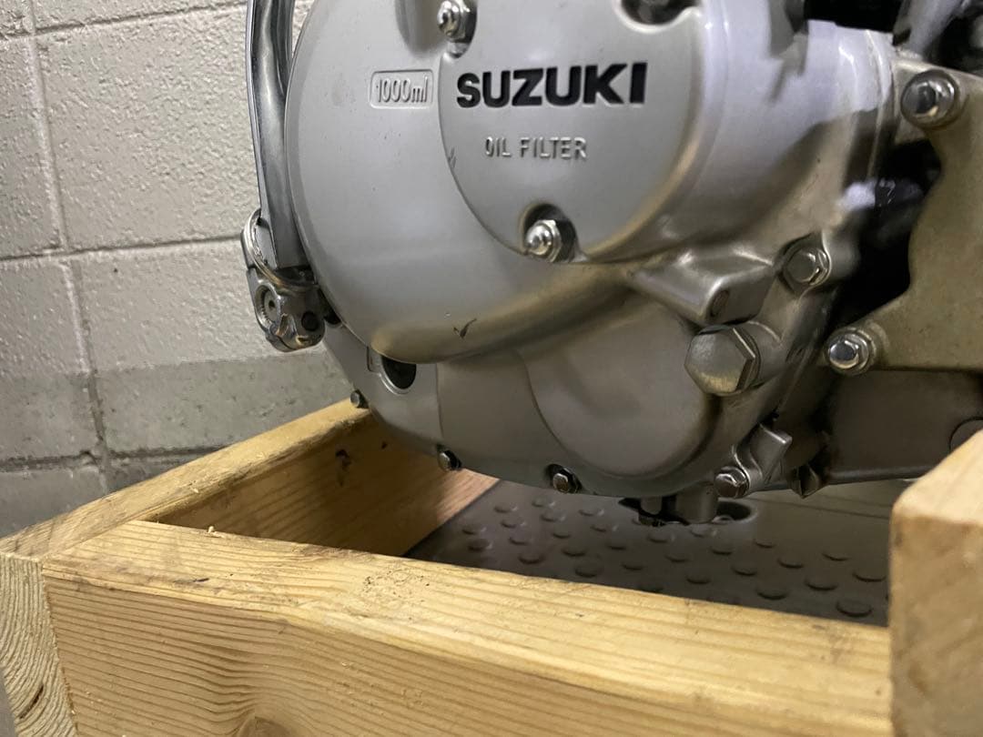 SUZUKI gn125 2F エンジン　純正