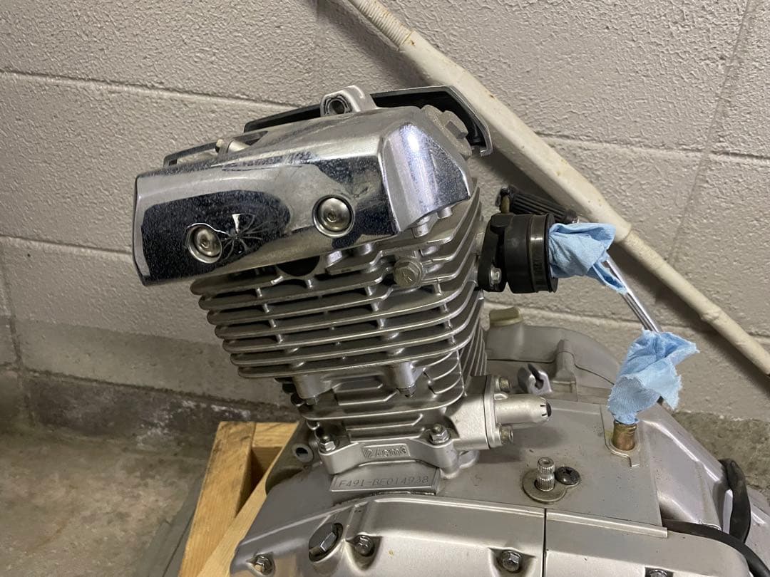 SUZUKI gn125 2F エンジン　純正