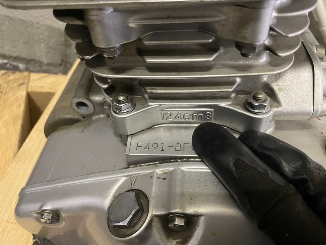 SUZUKI gn125 2F エンジン　純正