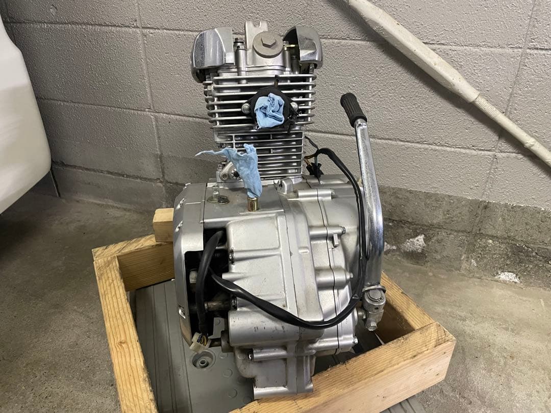 SUZUKI gn125 2F エンジン　純正