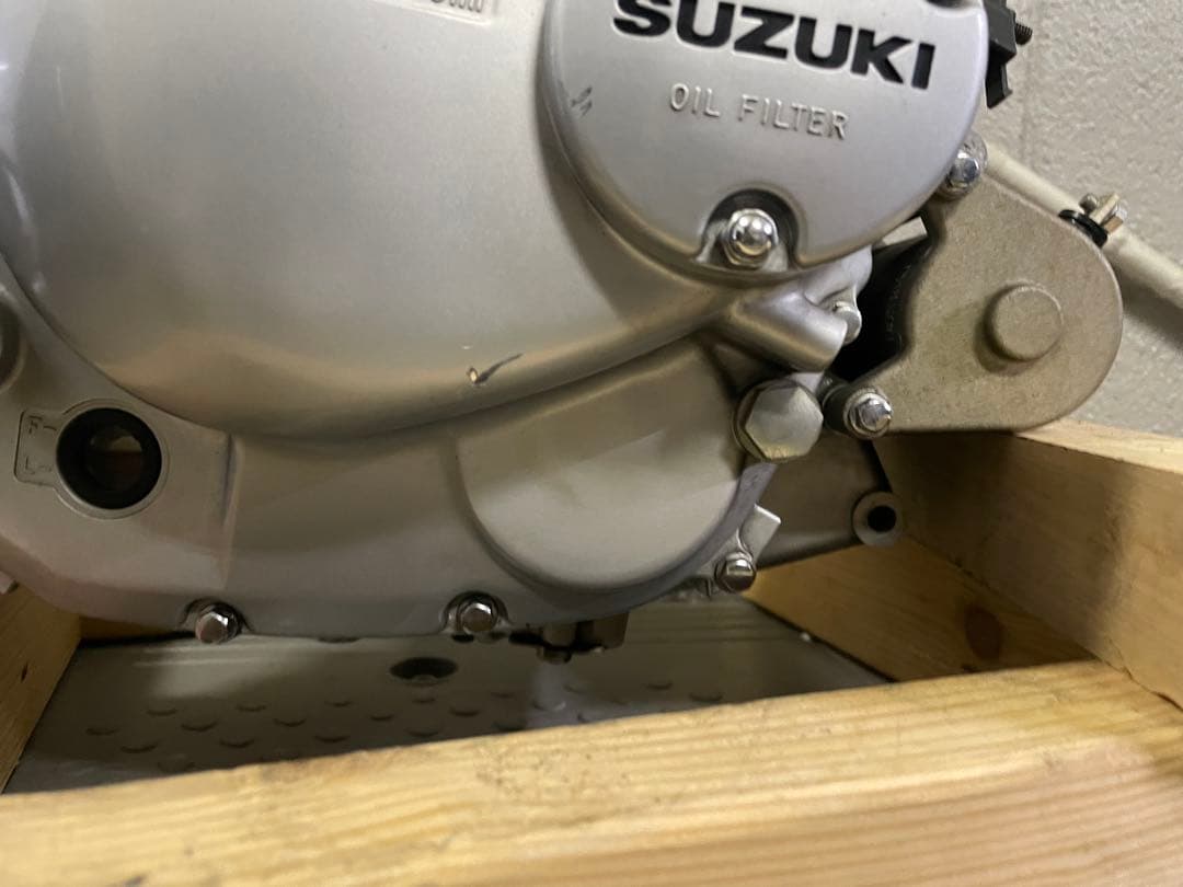 SUZUKI gn125 2F エンジン　純正