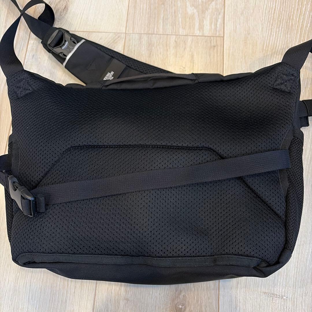 THE NORTH FACE ブラックメッセンジャーバッグ スリング 抱っこ紐