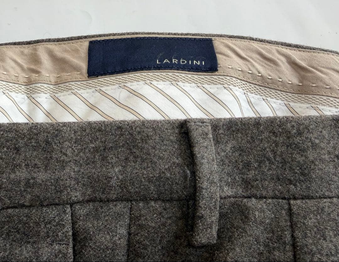 【新品同様】LARDINI秋冬スラックス 46イタリア製 定価8万6千円