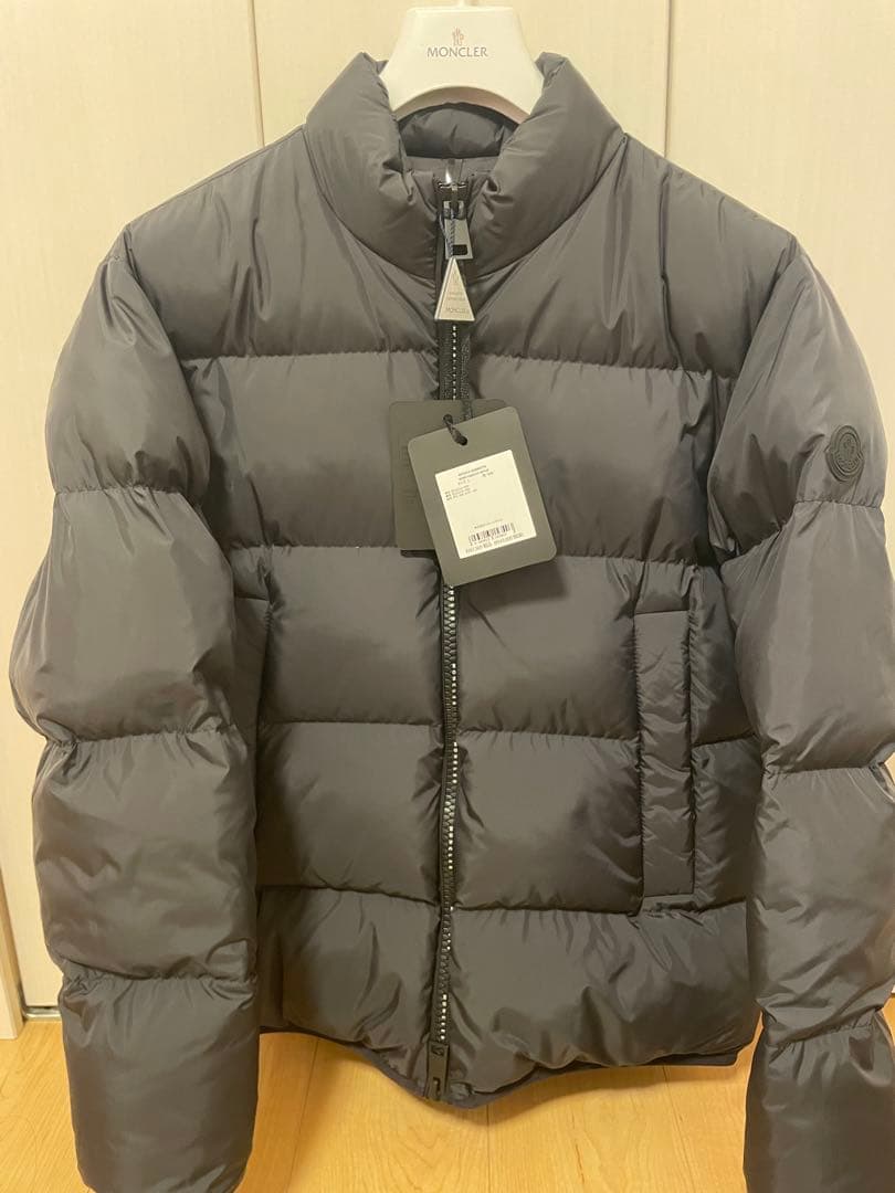 新品未使用モンクレールErterle ショートダウンジャケット