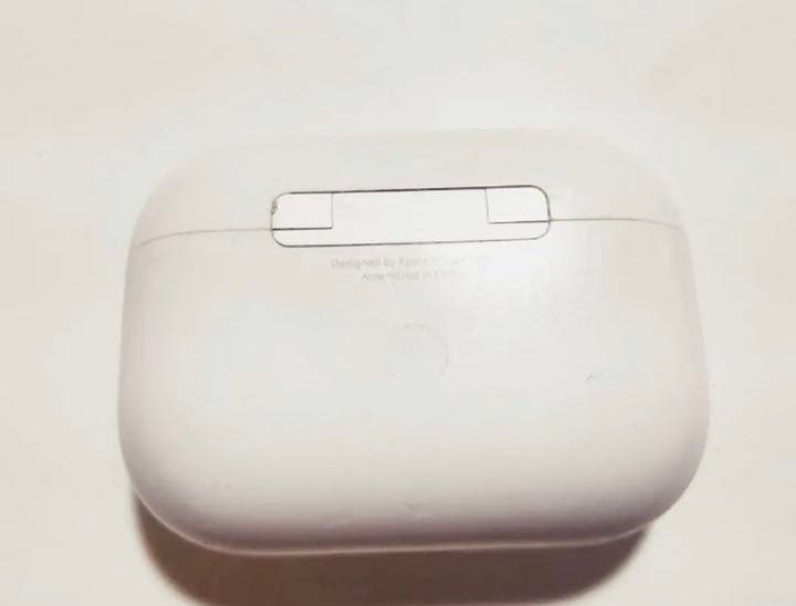 Apple 純正 AirPodsケースのみ