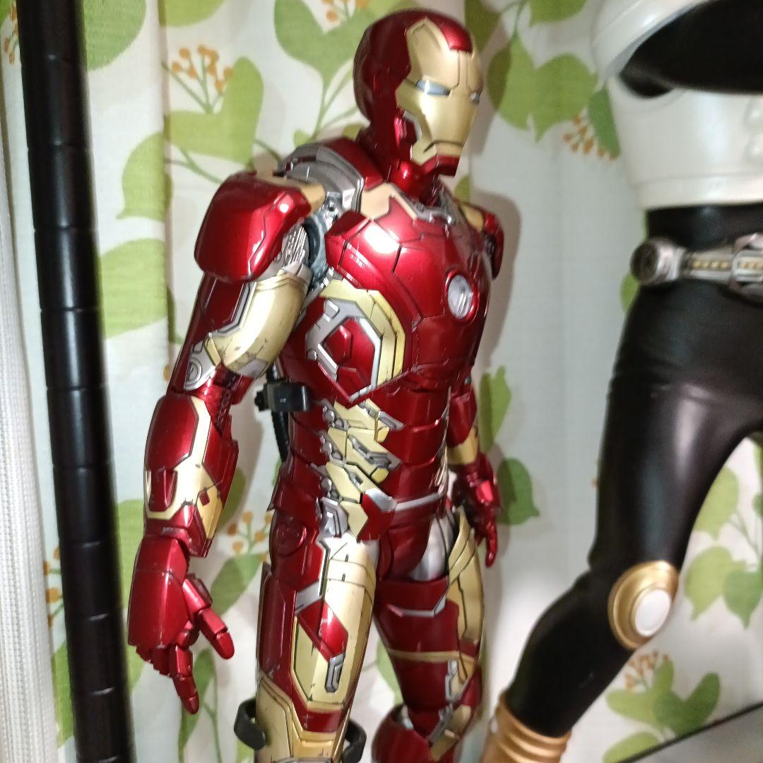 S*e様 ホットトイズ (Hot Toys) アイアンマン・マーク４３
