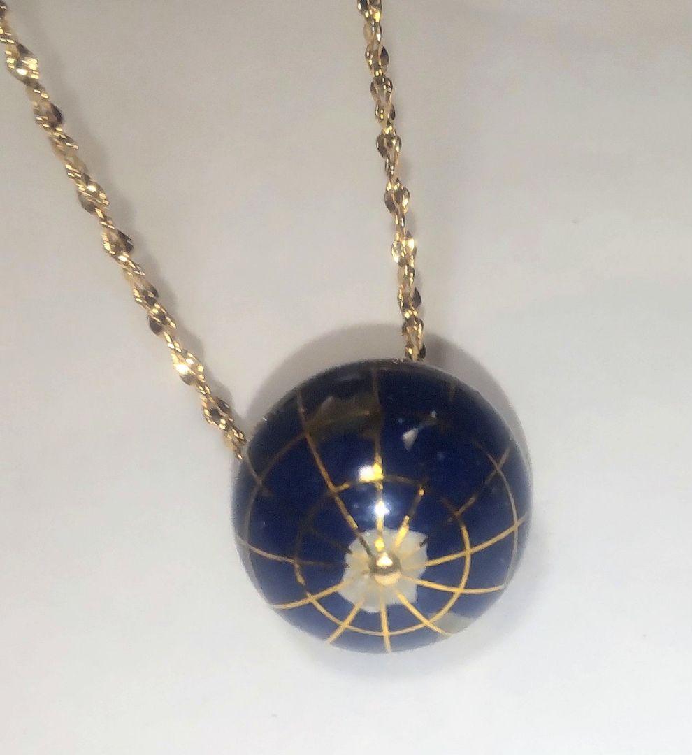 m*a様 大粒天然ラピスラズリ 地球モチーフペンダントバチカンK18刻印