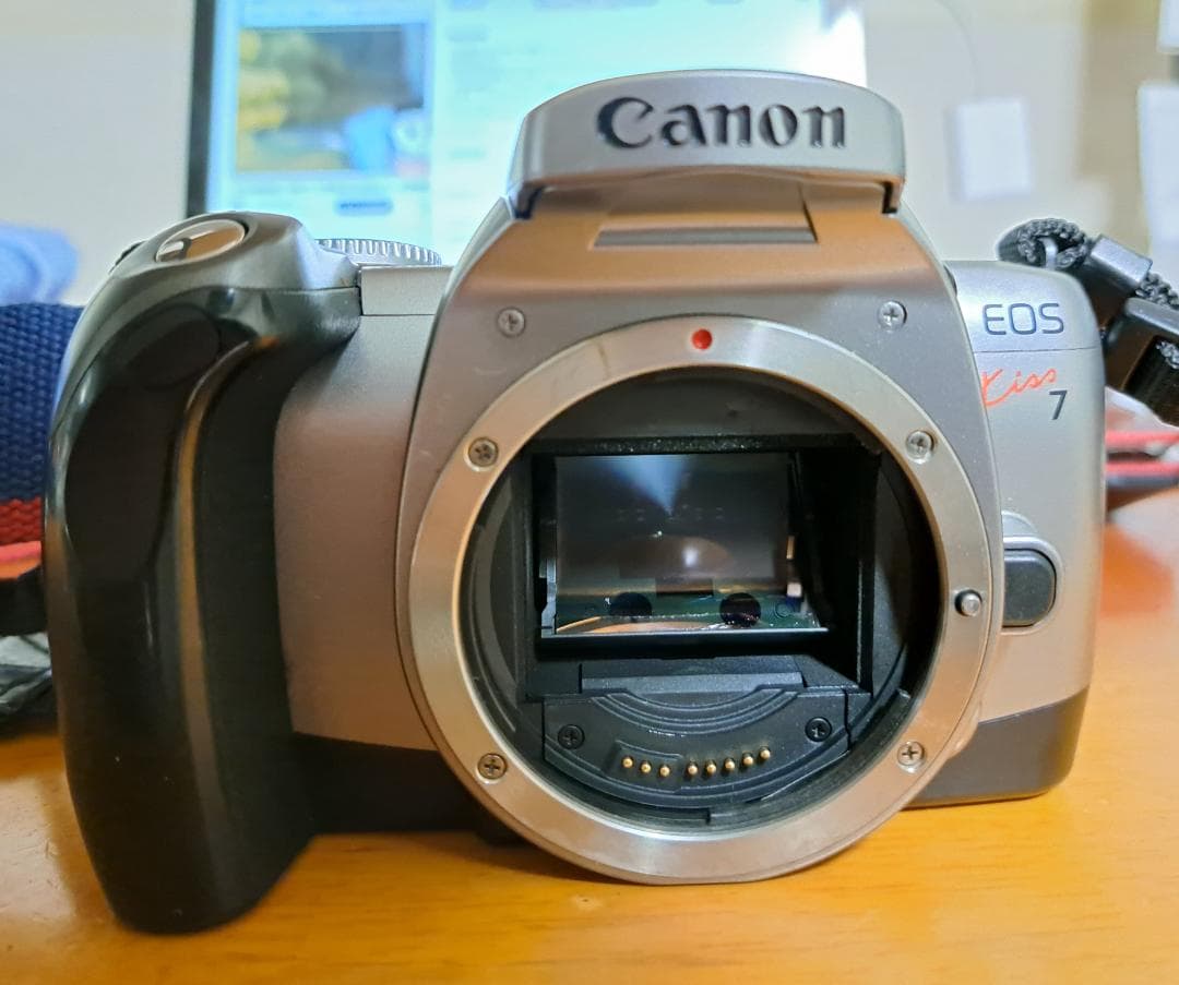 フィルムカメラ Canon EOS Kiss 7