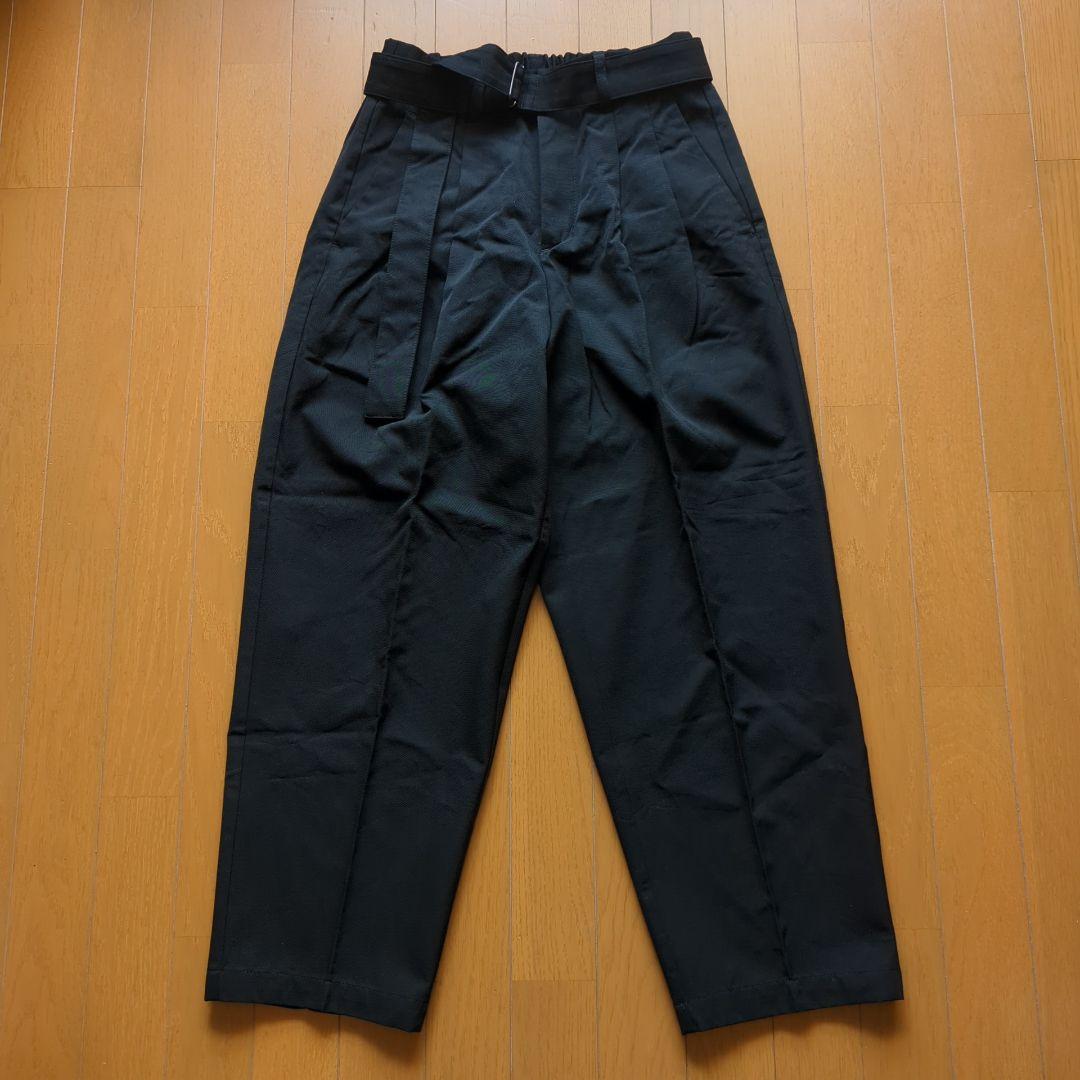 ATTACHMENT ウールギャバジン2プリーツテーパードフィットトラウザーズ