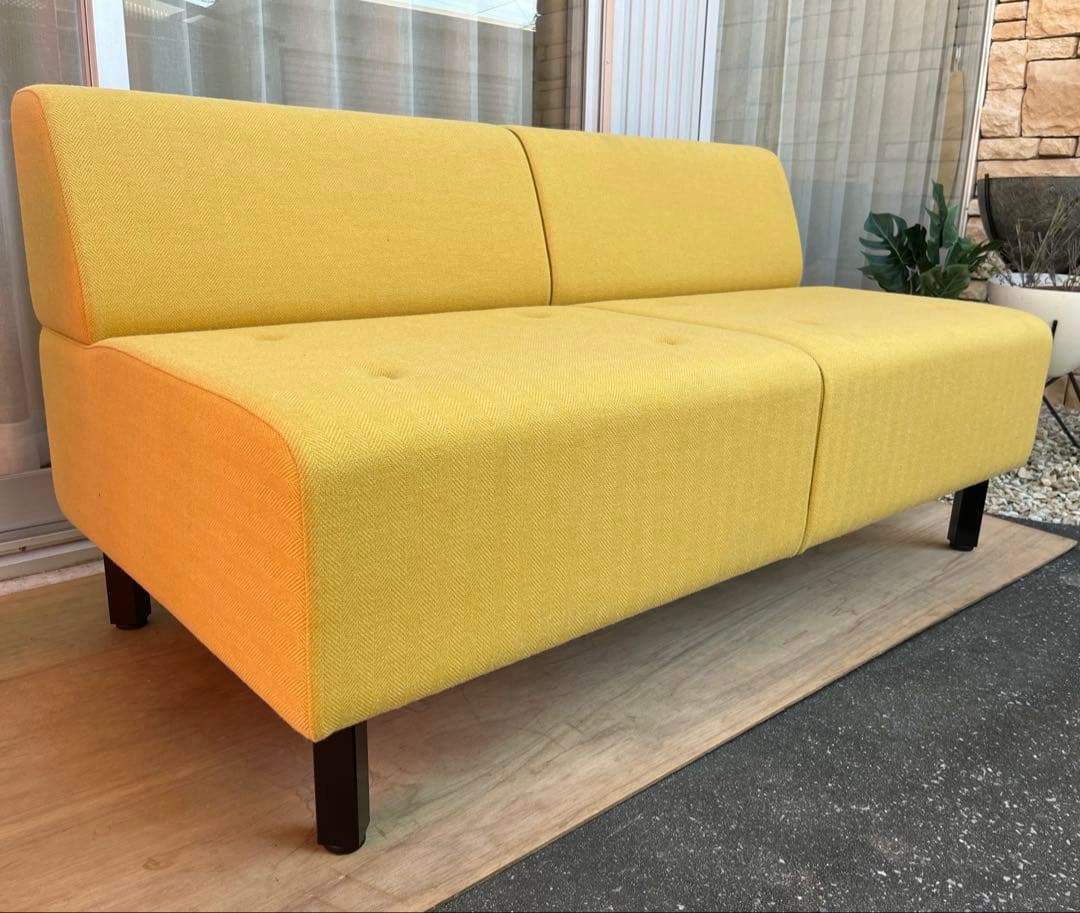 モダンスタイル　2Sソファ　ミッドセンチュリー　北欧スタイル　イエロー　2人掛け