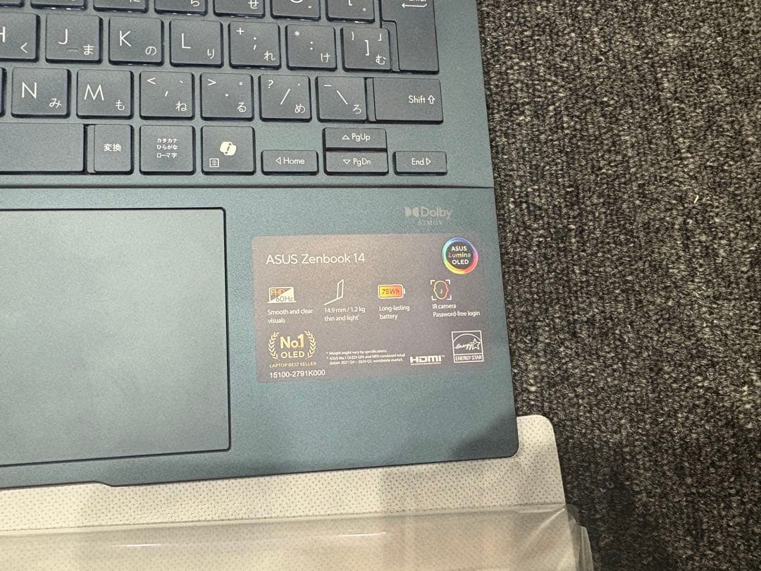 ASUS Zenbook 14 Intel Core i7 本体