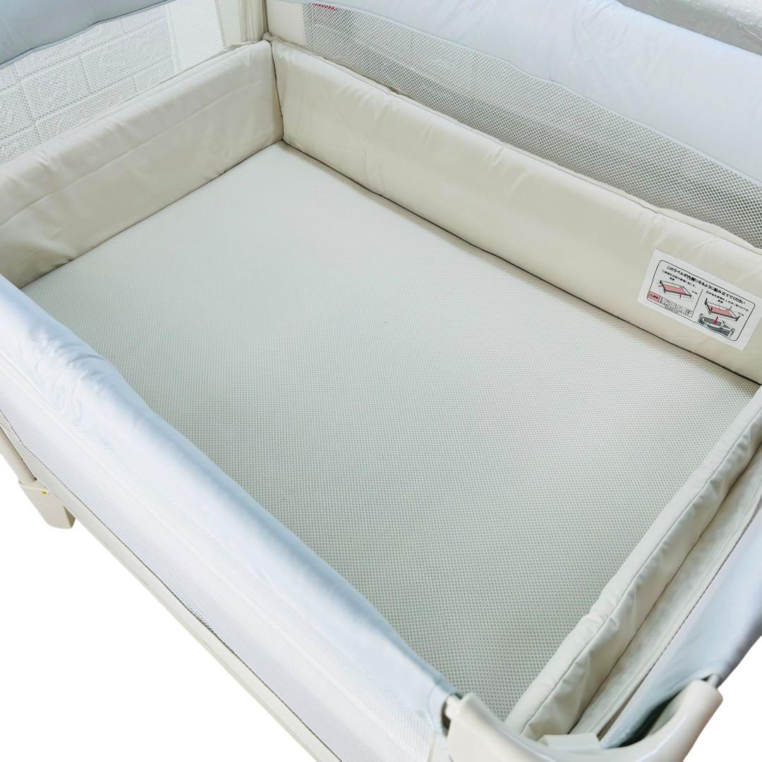 極美品　アップリカ　ココネルエアー AB　ホワイトグレー　ベビーベッド　使用僅か