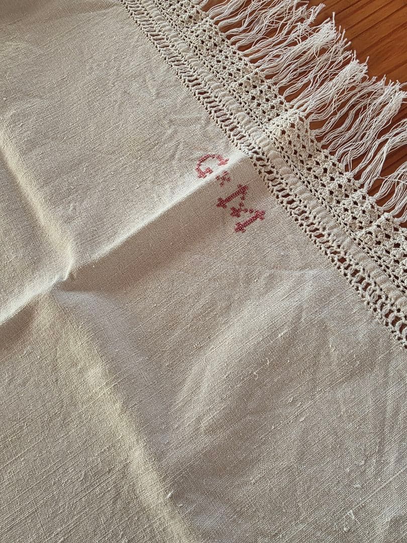 フランスアンティーク　手織りリネン　フリンジ付きクロス G.M刺繍