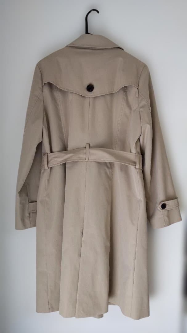 トレンチコート、スーツ上下、ブラウス２着　計４点（新品、未使用）