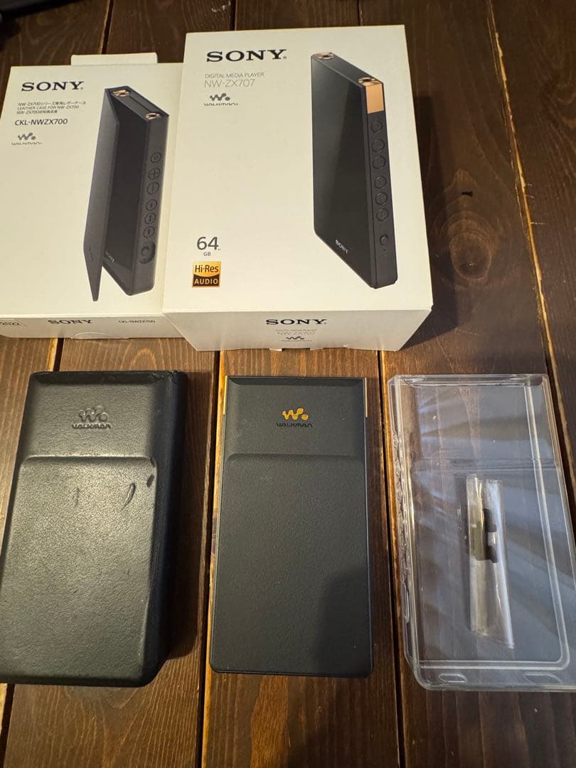 フルセット！本体＋ケース＋イヤホンウォークマン WALKMAN NW-ZX707