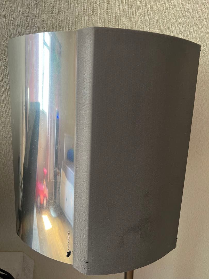 BeoLab 4000スピーカー（スタンド付き）