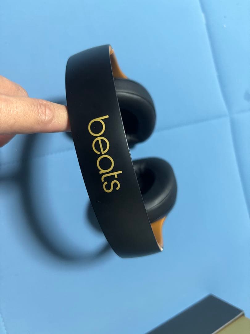 Beats ワイヤレスヘッドホン ブラック/ゴールド