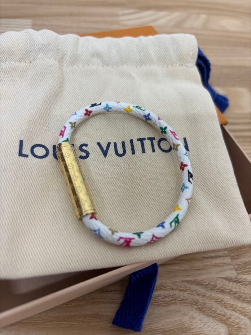 LVx TM ブレスレット・マルチカラー