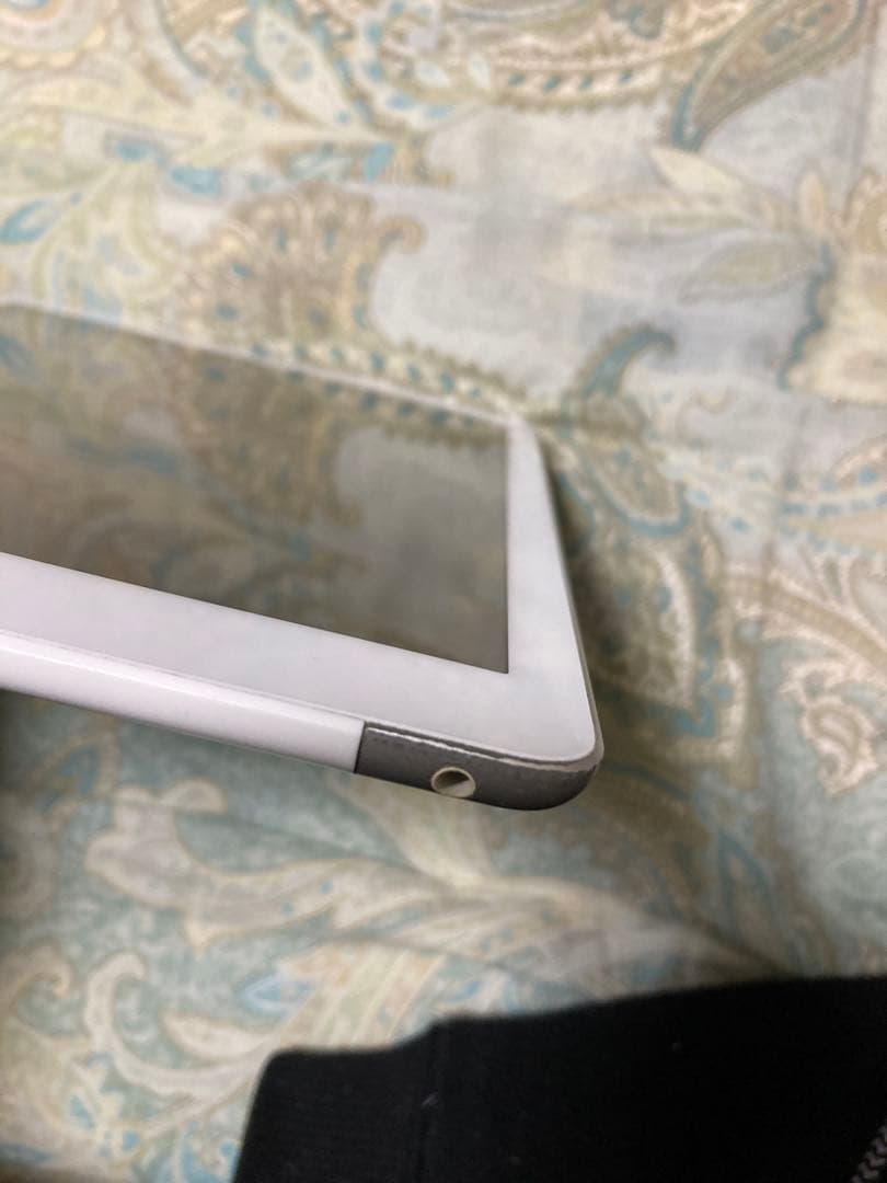 アップル iPad 第6世代 128GB シルバー　セルラーSIMフリー