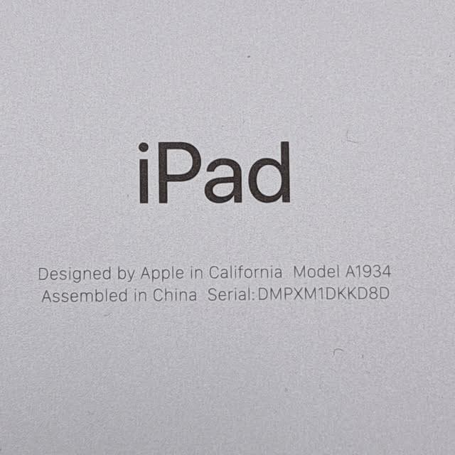 【極美品】iPad Pro 11インチ 256GB SIMフリー MU172J/